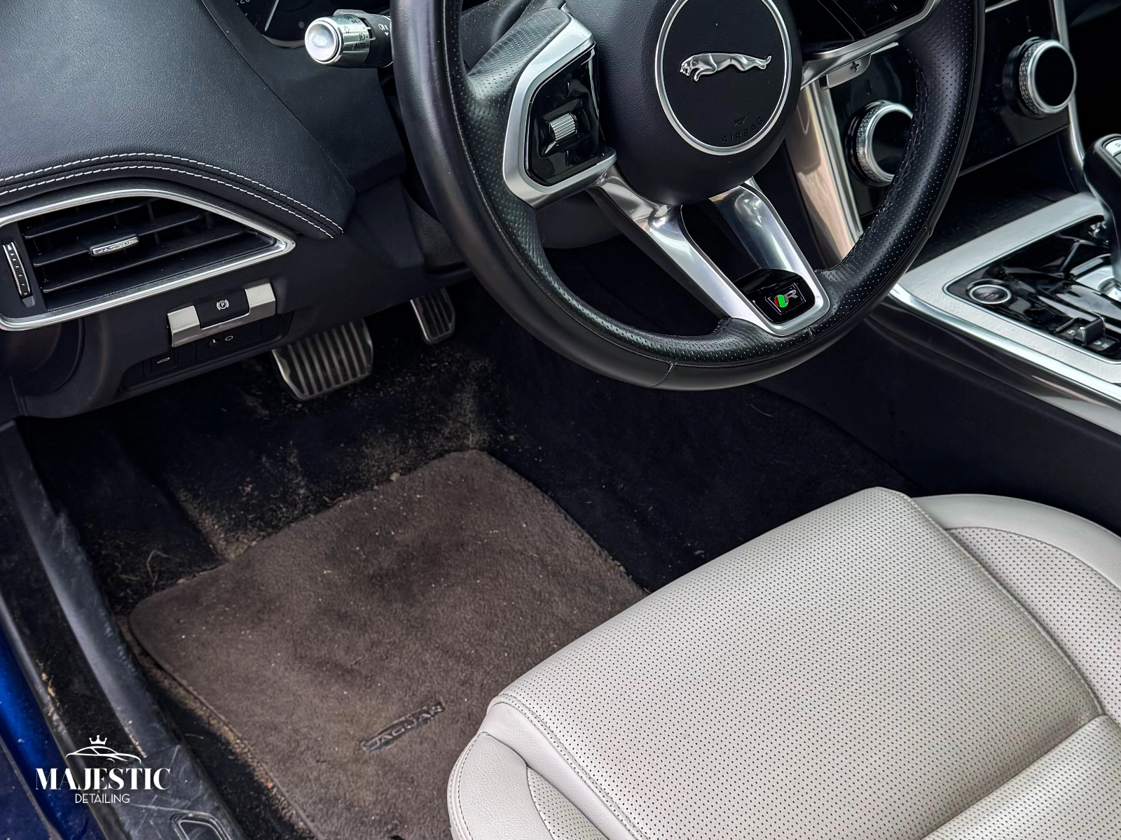 Przed - Ford Focus Detailing wnętrza po zwierzętach